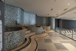 Kapalı spa küveti