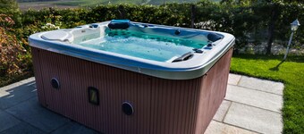South View Country House - Sleeps 12 - HOT TUB - AMAZING VIEWS