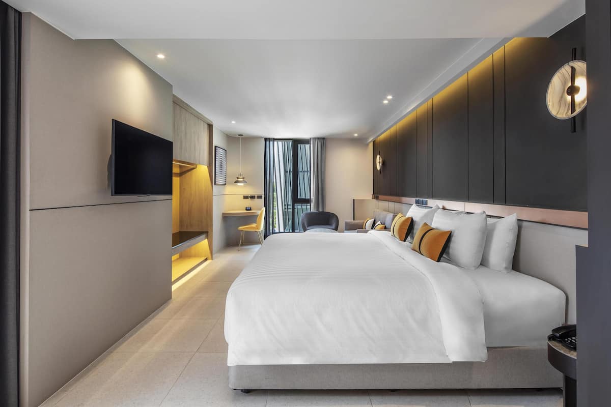 Quarto luxo, 1 cama King, para não fumantes, micro-ondas (Dining Table) | Roupas de cama premium, cofres nos quartos, individualmente decorados