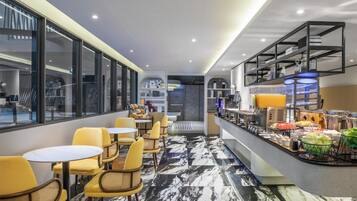 Desayuno de cocina local (THB 450 por persona)