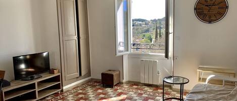 1 soverom, strykejern/-brett og sengetøy