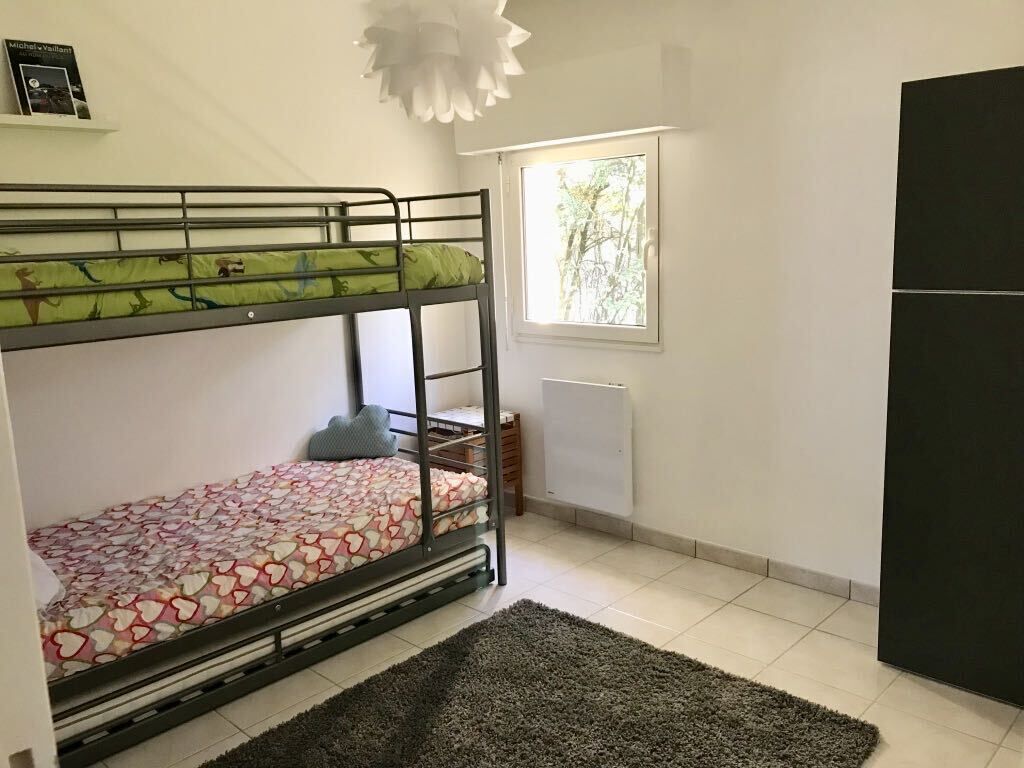 2 bedrooms, iron/ironing board, WiFi