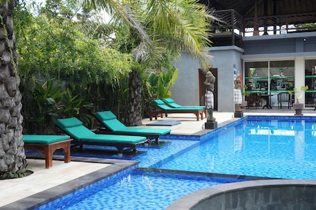 2 outdoor pools, sun loungers