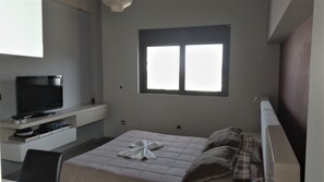 1 soverom, skrivebord, strykejern/-brett og wi-fi (inkludert)