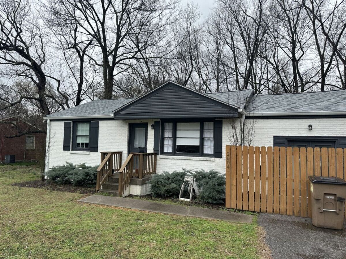The Titan - Pet Friendly bungalow with relaxing Fire-pit and Family Friendly space