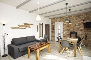 TV, fireplace, DVD player