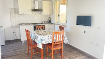Standard Apartment, Private Bathroom, Garden View (Appartamento Quadruplo) | Dapur peribadi