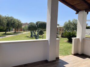 Standard Apartment, Private Bathroom, Garden View (Appartamento Matrimoniale) | Interior - Verter Home B&B (Isola di Capo Rizzuto)