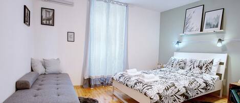 2 Schlafzimmer, Schreibtisch, Bügeleisen/Bügelbrett, WLAN