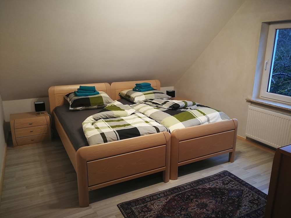 Cozy DG vacation apartment with balcony for 1 5 persons Neustadt bei Coburg Vrbo