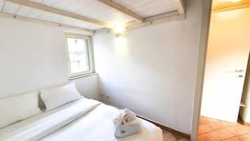 2 habitaciones, tabla de planchar con plancha, cuna de viaje y wifi