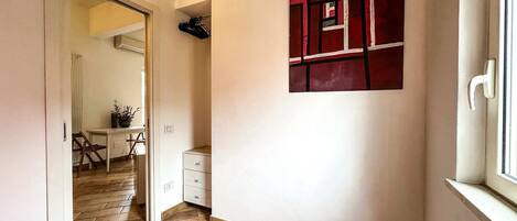 2 makuuhuonetta, silitysrauta/-lauta, vauvan matkasänky, Wi-Fi