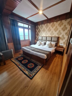 Phòng đôi Deluxe | Bàn ủi/dụng cụ ủi quần áo, bộ trải giường 