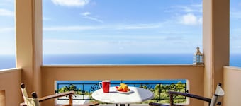 Charming villa, private pool, stunning seaviews/sunsets, walk to village-Melina