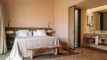 Garden Junior Suite | 1 bedroom, premium bedding, minibar, in-room safe