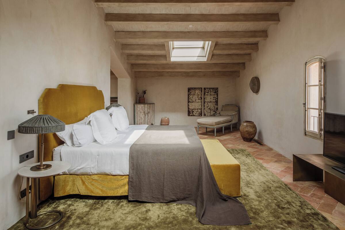 Suite Grand, vistas al patio | Ropa de cama de alta calidad, minibar, caja fuerte y escritorio