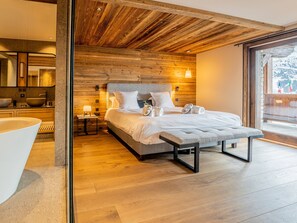 5 bedrooms, free WiFi, bed sheets