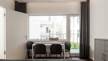 Superior-Apartment | 1 Schlafzimmer, hochwertige Bettwaren, Betten mit Memory-Foam-Matratzen