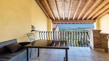 Basic Apartment, 2 Bedrooms | Balcony