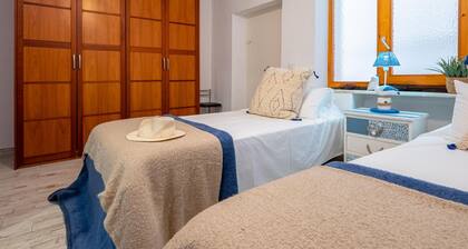 Maison de village à Palamós, proche plage et commerces, 3 chambres, clim, wifi inclus