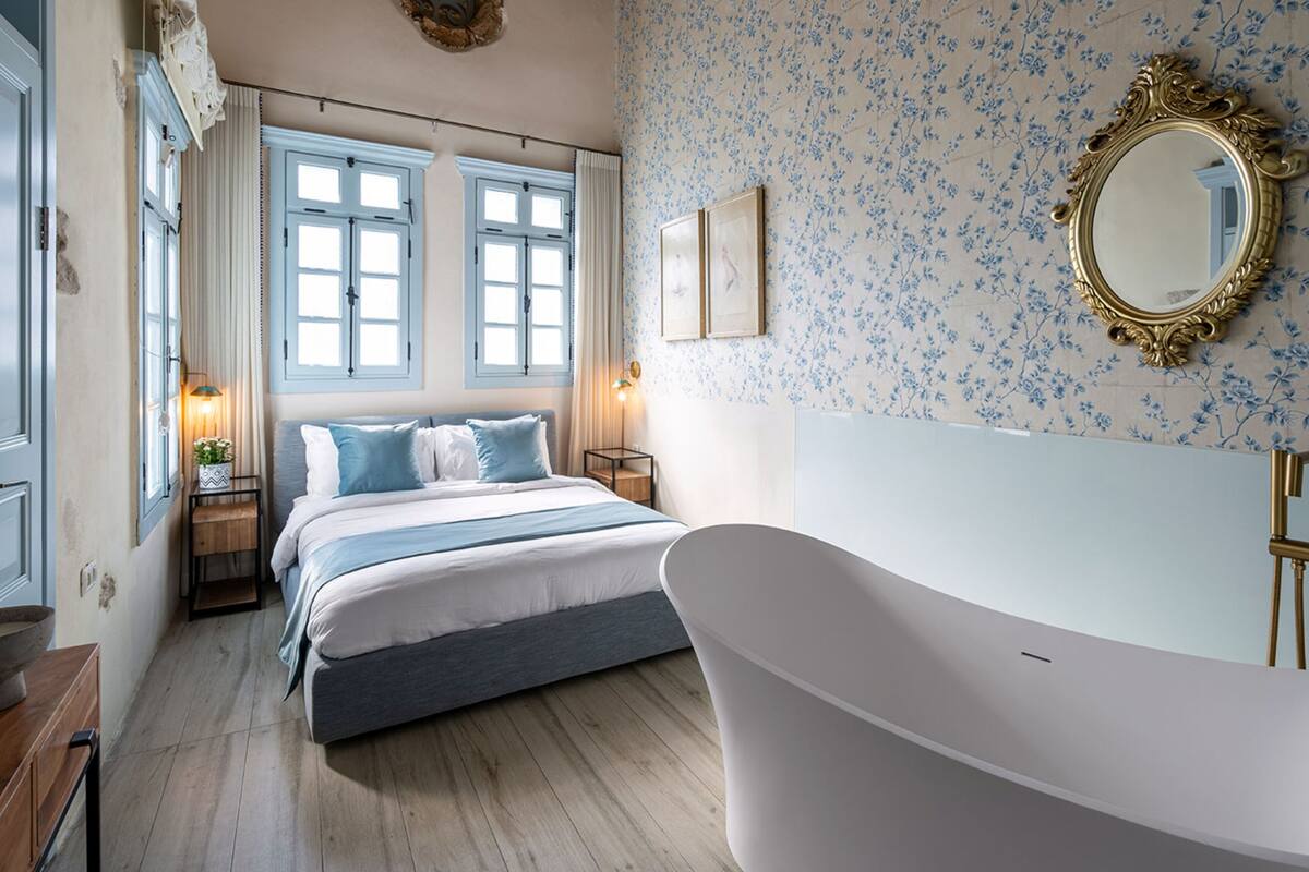 1 bedroom, minibar, bed sheets
