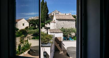 Kala Luxury rooms by DuHomes