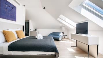 Exclusive Double Room, 1 Queen Bed | Desk, laptop workspace, free WiFi, bed sheets