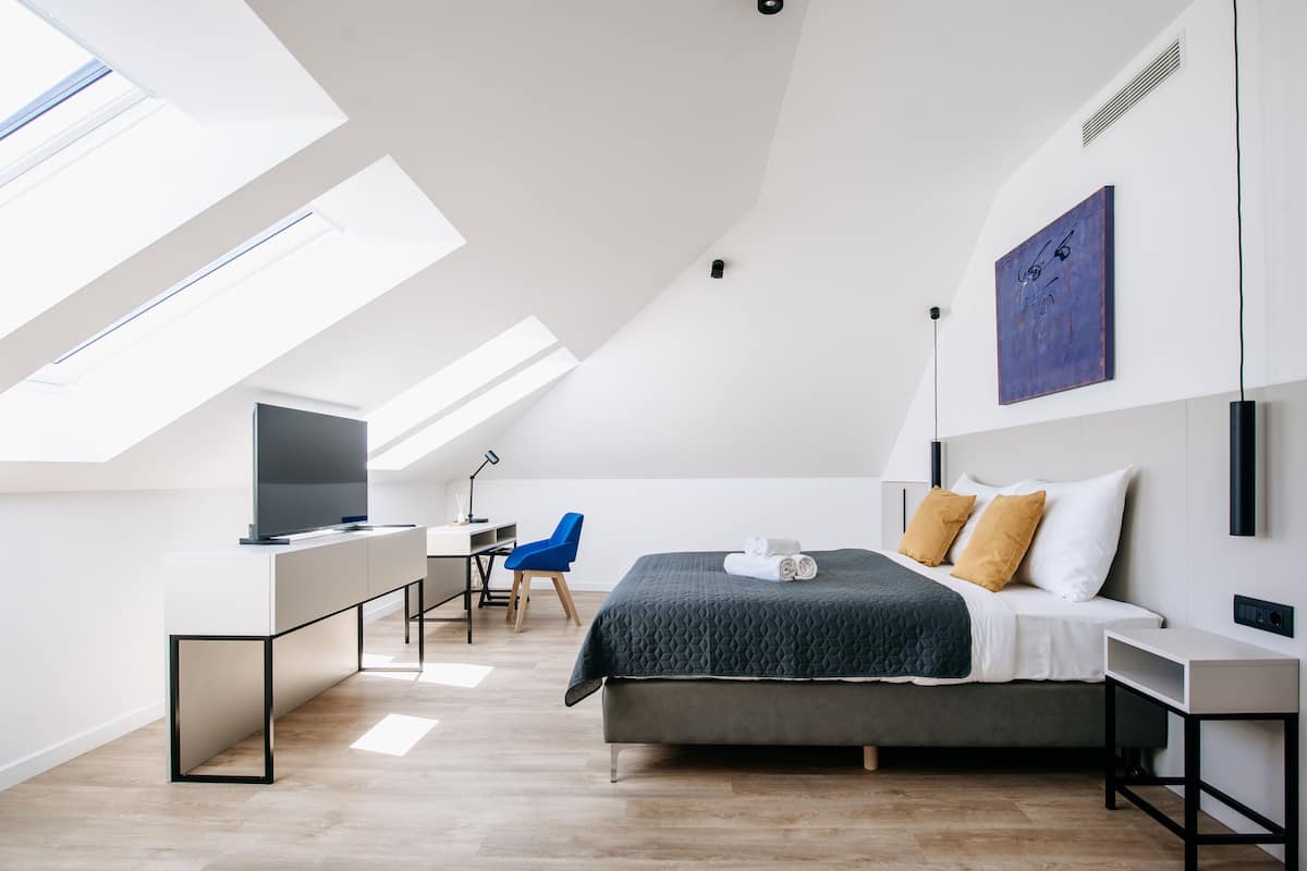 Exclusive Double Room, 1 Queen Bed | Desk, laptop workspace, free WiFi, bed sheets