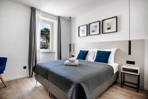 尊榮雙人房, 1 張加大雙人床 | 書桌、筆電工作空間、免費無線上網、床單