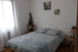 3 bedrooms, iron/ironing board, travel crib, free WiFi
