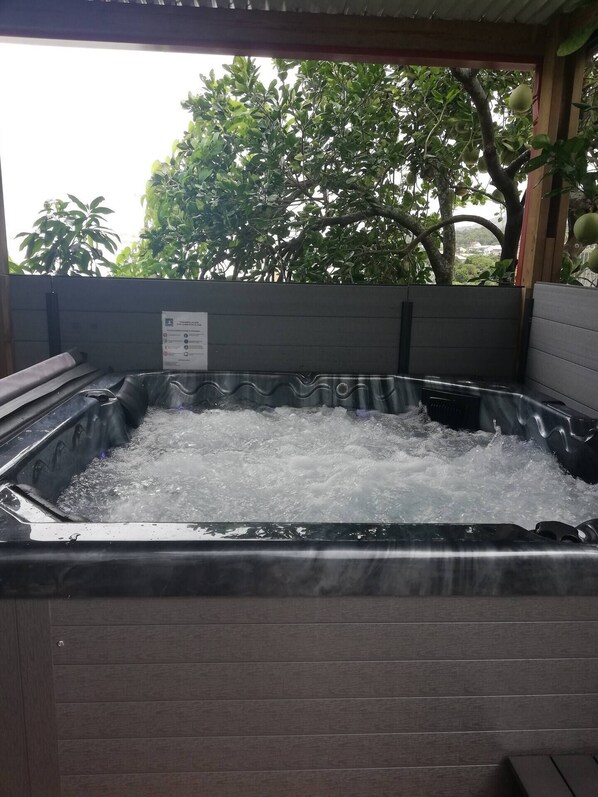 Bain à remous extérieur