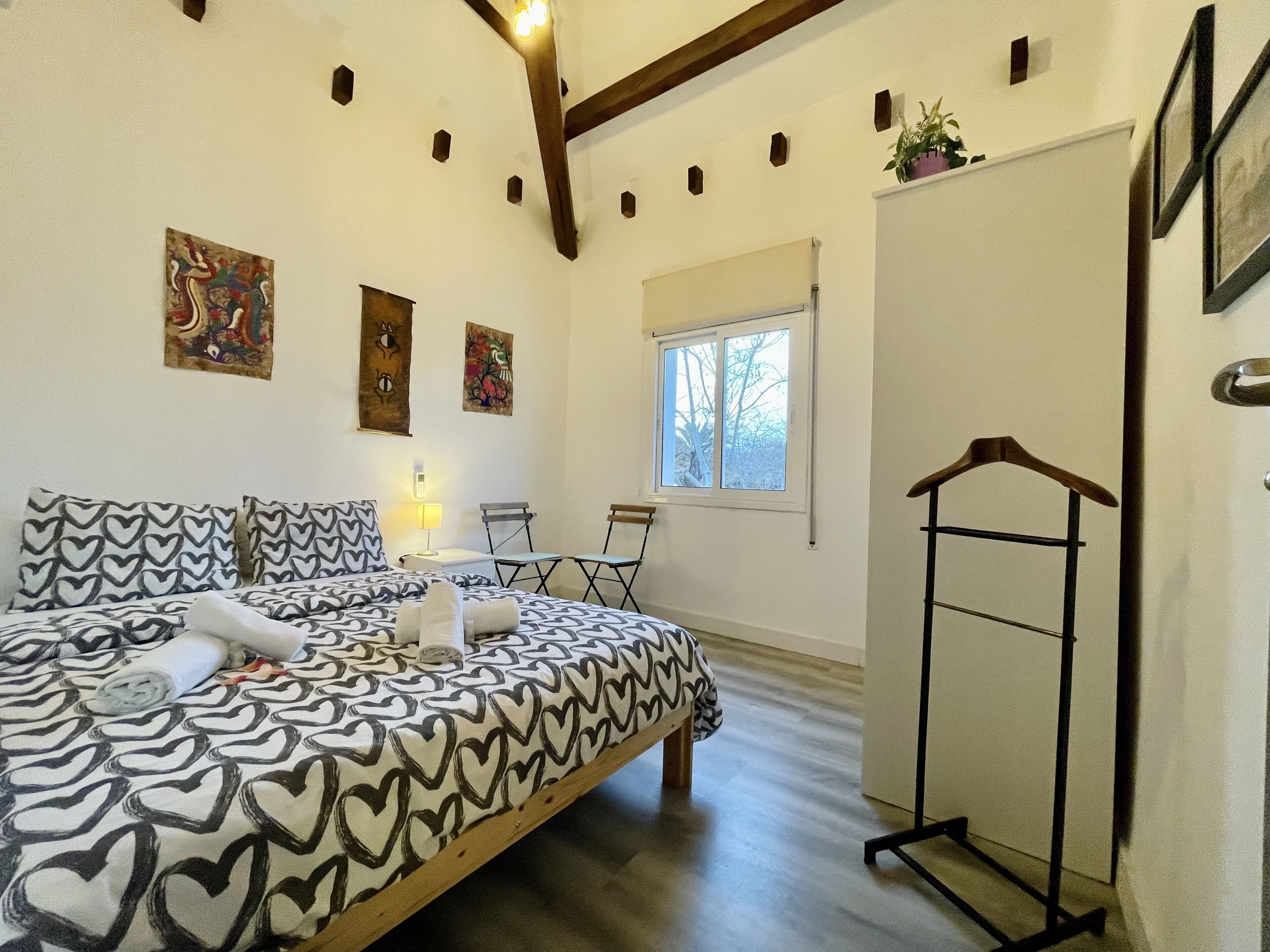 3 slaapkamers, een kluis op de kamer, een bureau