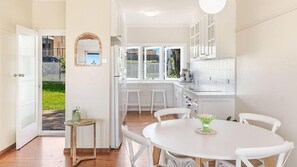 Fridge, microwave, oven, stovetop - Laze Daze - Pet friendly and walking distance to the beach (Yamba)