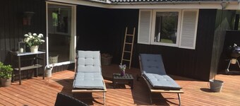 A pearl of a summer house close to both beach and city