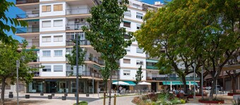 Renovated 3-bedroom apartment near beach, air conditioning, parking