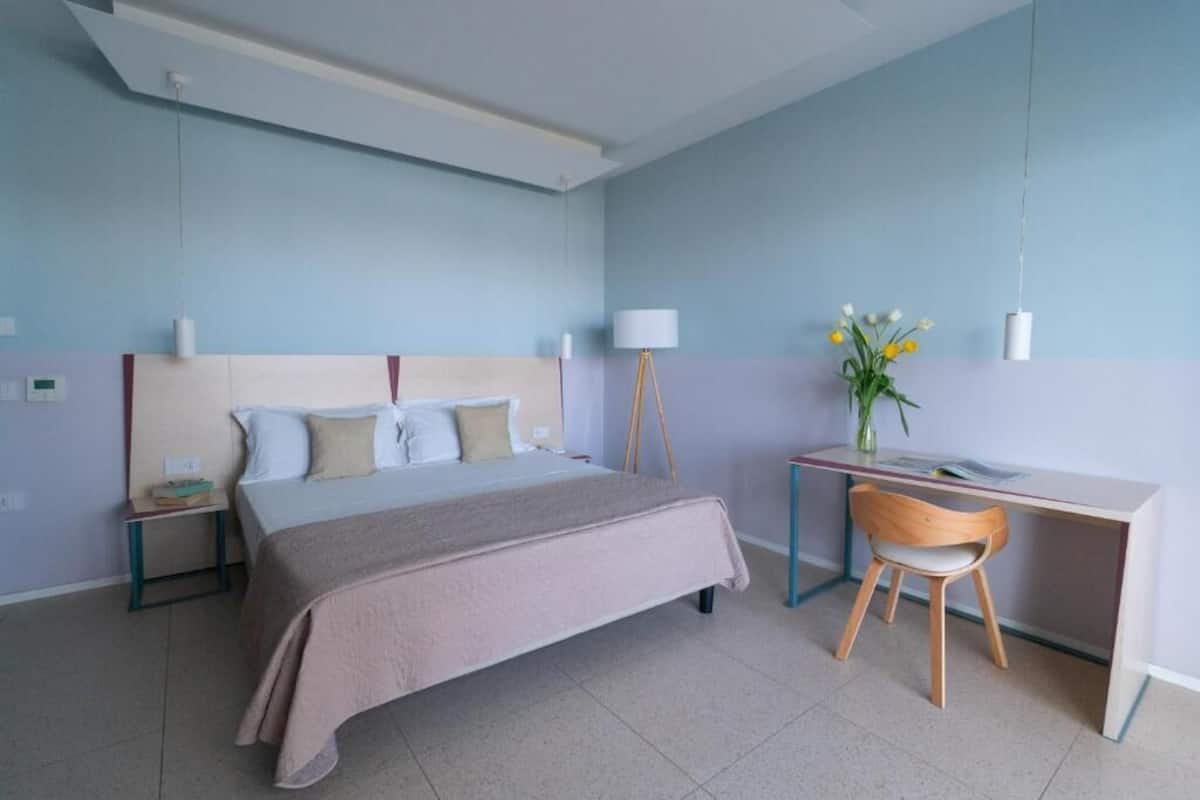 Suite vista Lago con vasca idromassaggio | 1 slaapkamer, een minibar, een kluis op de kamer, een bureau