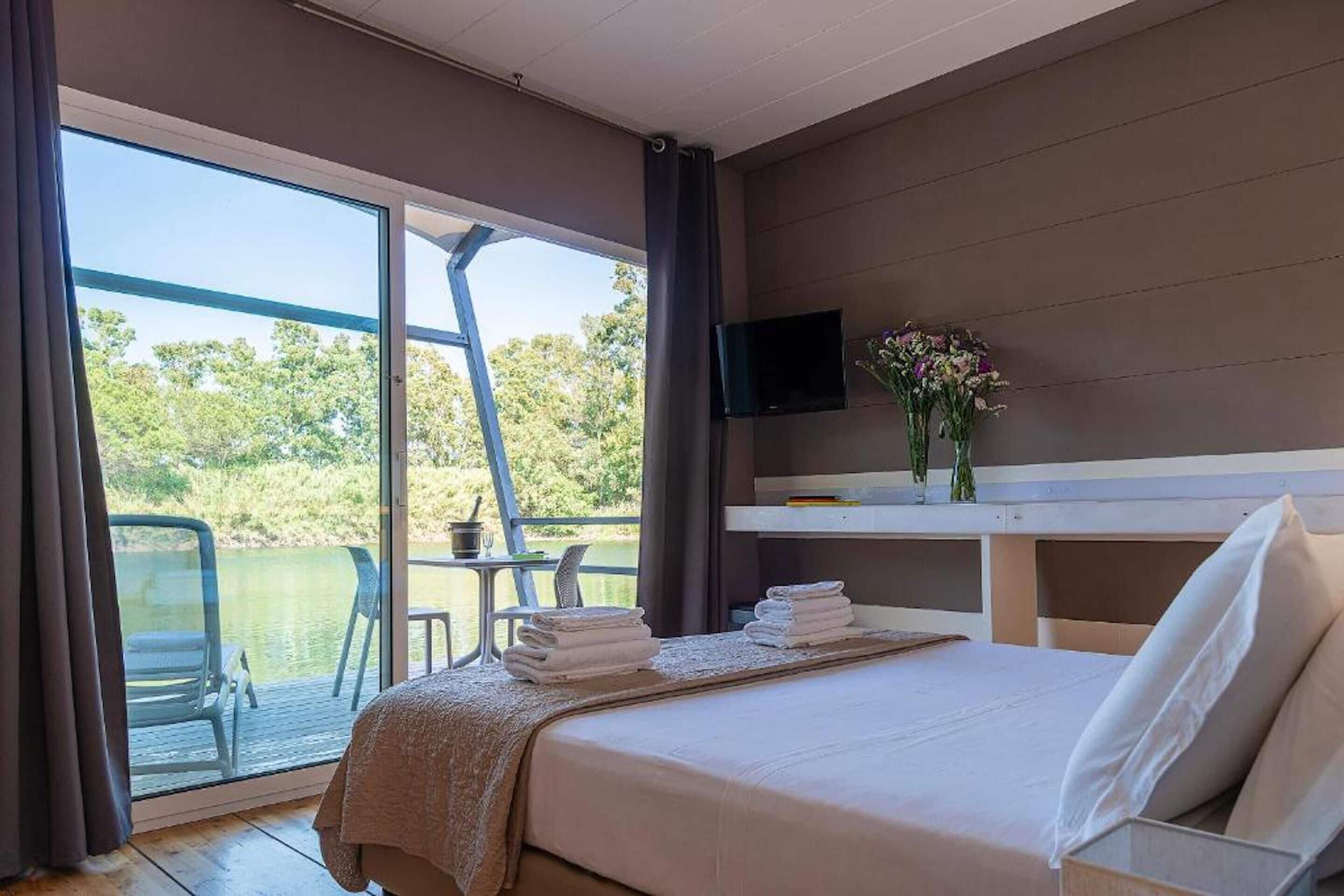 Exclusive Lodge galleggiante con vasca idromassaggio | Minibar, in-room safe, desk, free WiFi