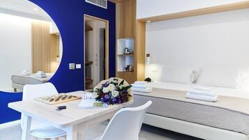 Camera Deluxe con vasca idromassaggio | 1 bedroom, minibar, in-room safe, desk
