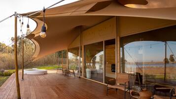Tenda Safari vista Lago con vasca idromassaggio | Terrasse/Patio