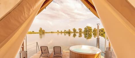 1 chambre, minibar, coffres-forts dans les chambres, bureau