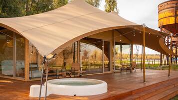 Tenda Safari vista Lago con vasca idromassaggio | 1 Schlafzimmer, Minibar, Zimmersafe, Schreibtisch