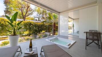 Camera Deluxe con vasca idromassaggio | View from room