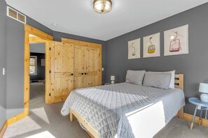 5 bedrooms, iron/ironing board, travel crib, free WiFi - EVL Chalet 1/2 mile to Village (Ellicottville)