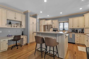 Fridge, microwave, oven, stovetop - EVL Chalet 1/2 mile to Village (Ellicottville)