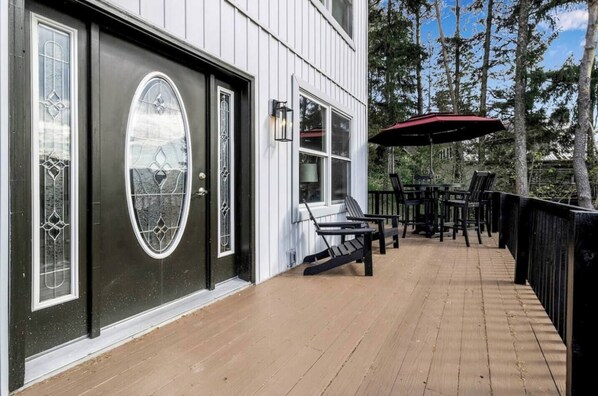 Outdoor dining - EVL Chalet 1/2 mile to Village (Ellicottville)