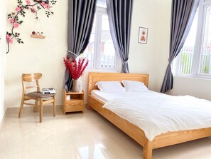 Traditional Double Room Single Use | Premium bedding, blackout curtains, soundproofing, iron/ironing board - Mon Bac Home (Da Lat)