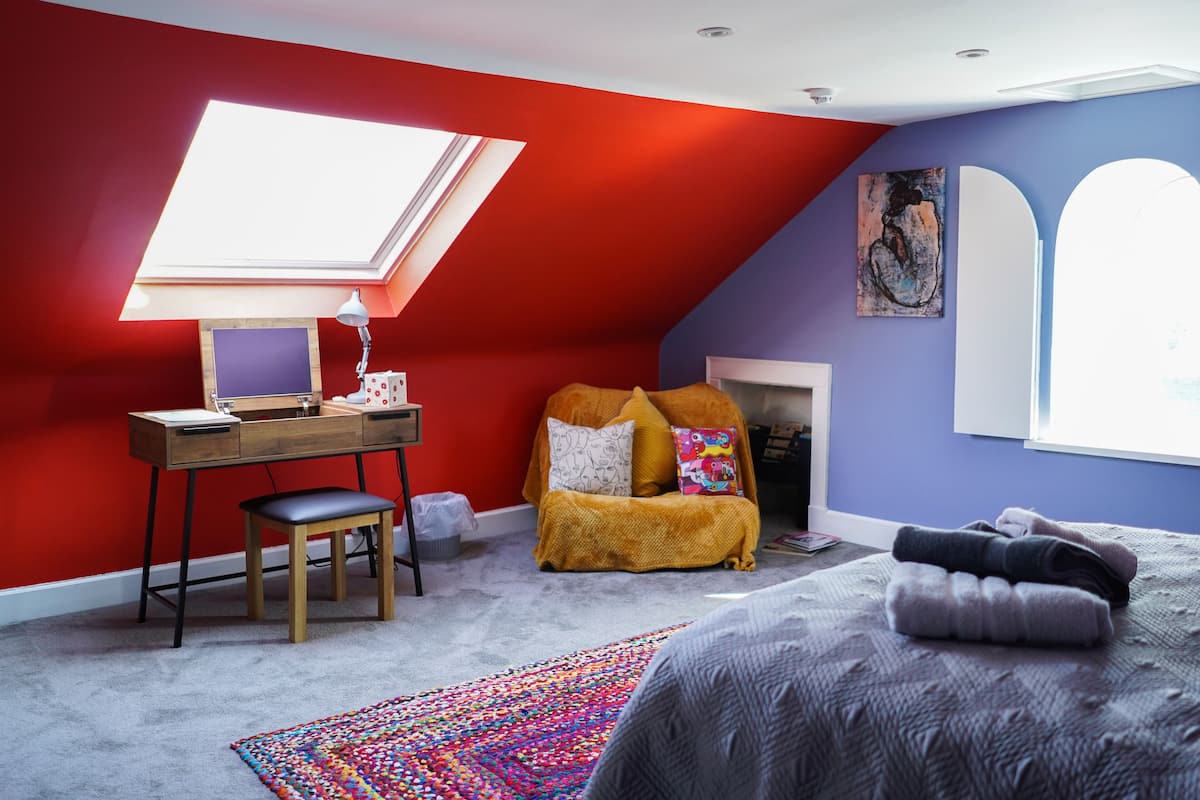 Comfort Room | Premium bedding, individually decorated, individually furnished, desk
