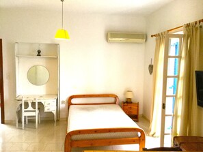 1 bedroom, free WiFi, bed sheets