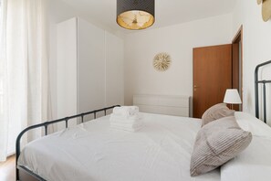 1 bedroom, iron/ironing board, internet, bed sheets