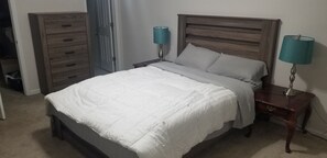 2 bedrooms, desk, WiFi, bed sheets